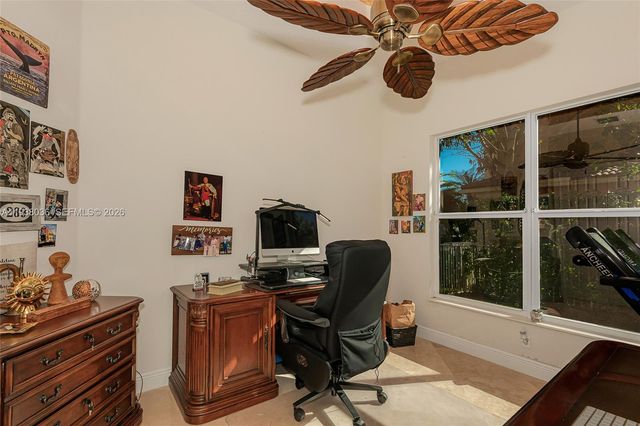 610 W Enclave Cir W, Pembroke Pines, FL 33027