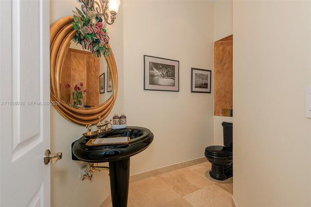 610 W Enclave Cir W, Pembroke Pines, FL 33027