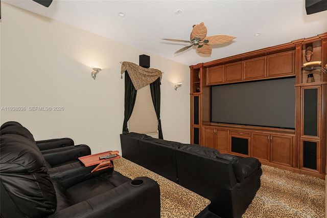 610 W Enclave Cir W, Pembroke Pines, FL 33027