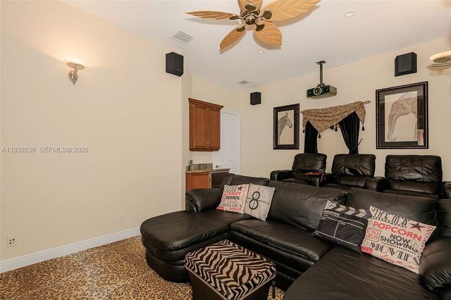 610 W Enclave Cir W, Pembroke Pines, FL 33027