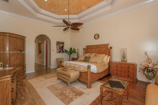 610 W Enclave Cir W, Pembroke Pines, FL 33027