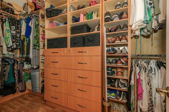 610 W Enclave Cir W, Pembroke Pines, FL 33027