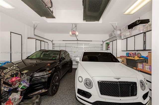 610 W Enclave Cir W, Pembroke Pines, FL 33027