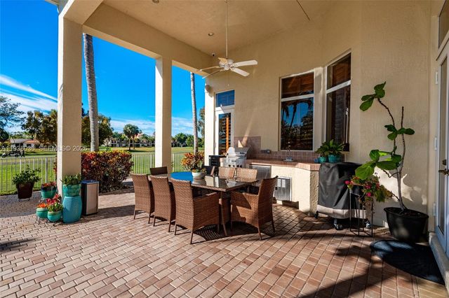 610 W Enclave Cir W, Pembroke Pines, FL 33027