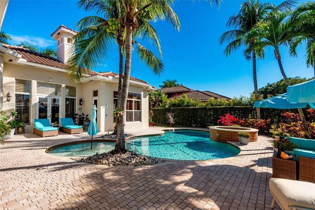 610 W Enclave Cir W, Pembroke Pines, FL 33027