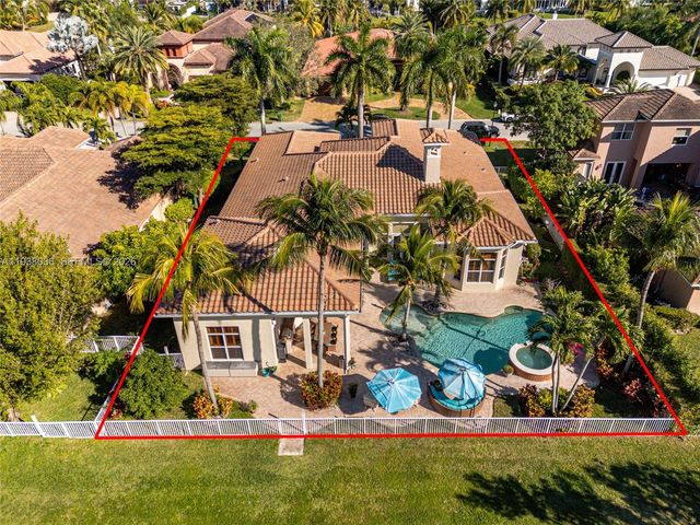 610 W Enclave Cir W, Pembroke Pines, FL 33027