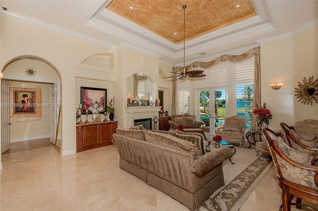 610 W Enclave Cir W, Pembroke Pines, FL 33027