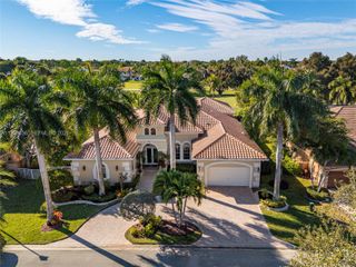 610 W Enclave Cir W, Pembroke Pines, FL 33027