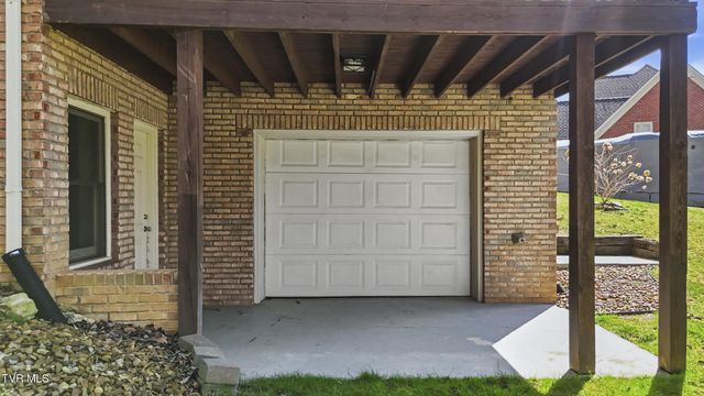 1054 Colonial Drive, Morristown, TN 37814