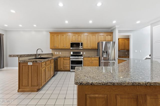 1054 Colonial Drive, Morristown, TN 37814