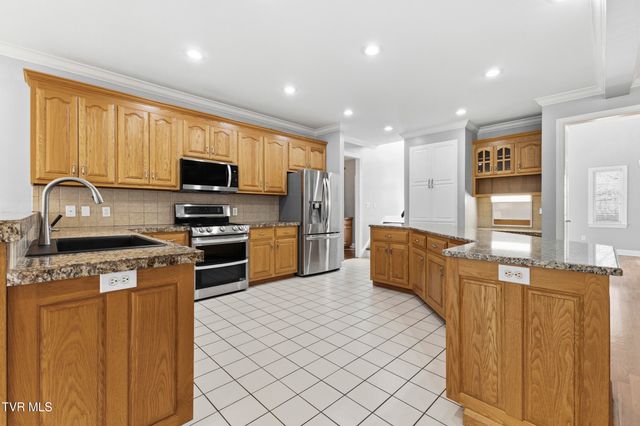 1054 Colonial Drive, Morristown, TN 37814