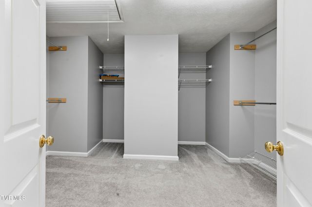 1054 Colonial Drive, Morristown, TN 37814