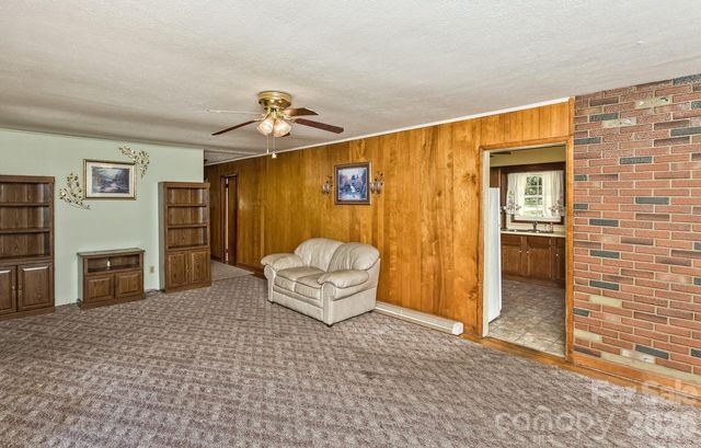 379 Bee Tree Road, Swannanoa, NC 28778