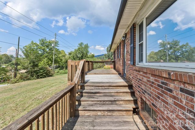 379 Bee Tree Road, Swannanoa, NC 28778