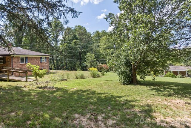 379 Bee Tree Road, Swannanoa, NC 28778