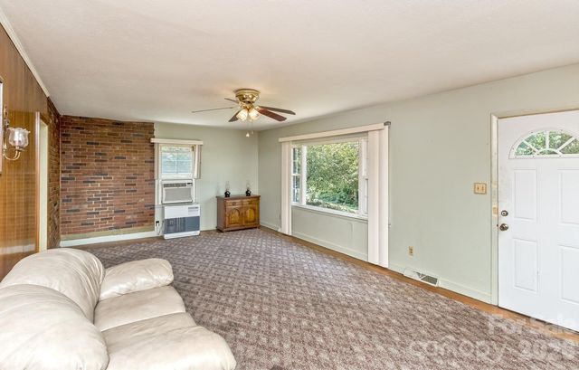 379 Bee Tree Road, Swannanoa, NC 28778