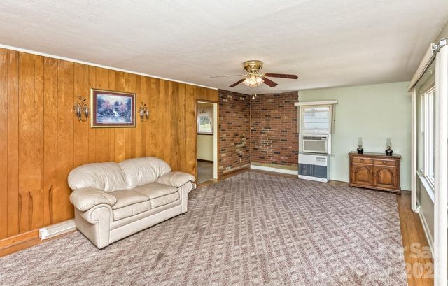 379 Bee Tree Road, Swannanoa, NC 28778
