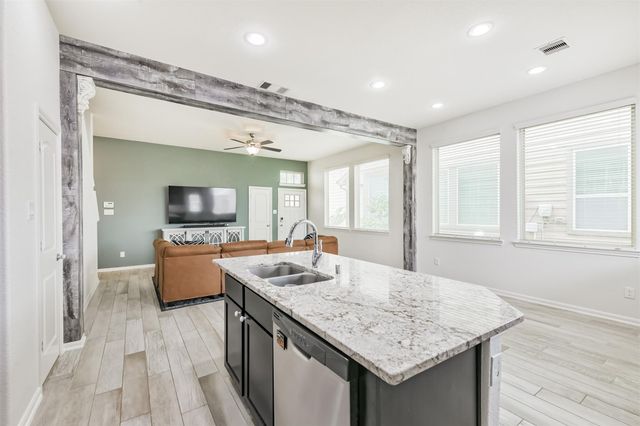 327 Biltmore Loop, Montgomery, TX 77316