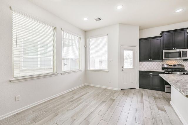 327 Biltmore Loop, Montgomery, TX 77316