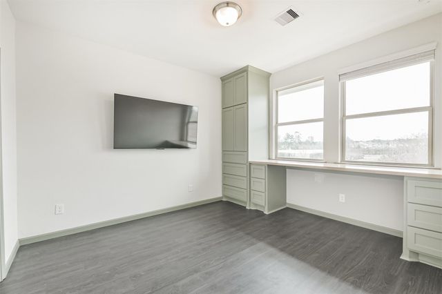 327 Biltmore Loop, Montgomery, TX 77316