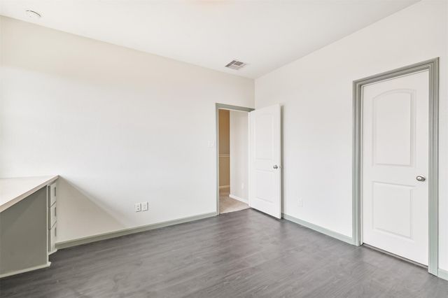 327 Biltmore Loop, Montgomery, TX 77316