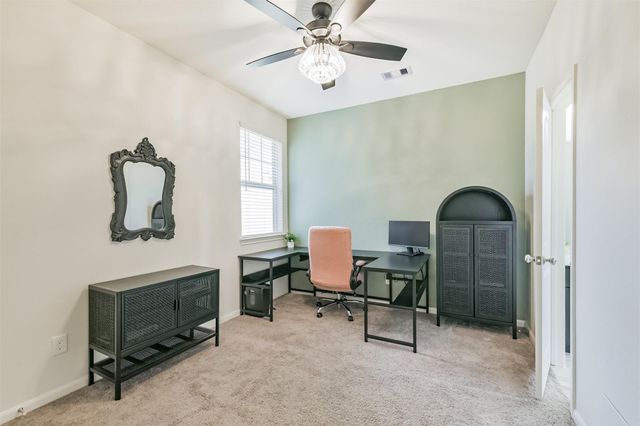 327 Biltmore Loop, Montgomery, TX 77316