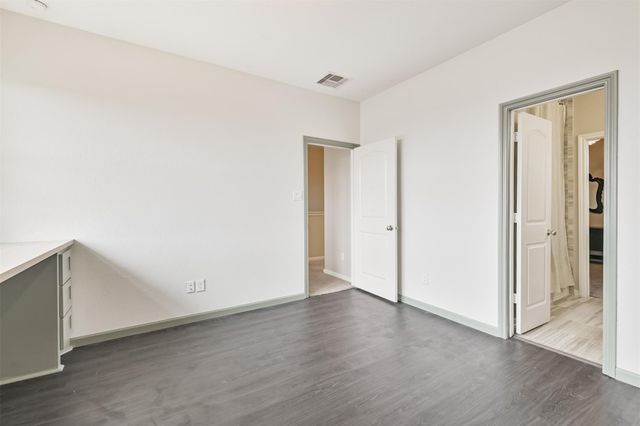 327 Biltmore Loop, Montgomery, TX 77316