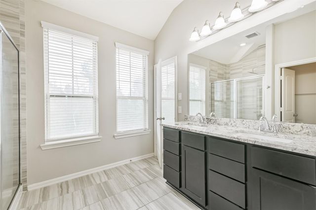 327 Biltmore Loop, Montgomery, TX 77316