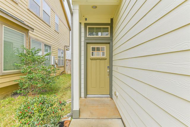 327 Biltmore Loop, Montgomery, TX 77316