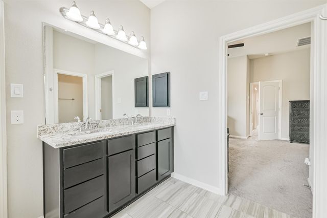 327 Biltmore Loop, Montgomery, TX 77316