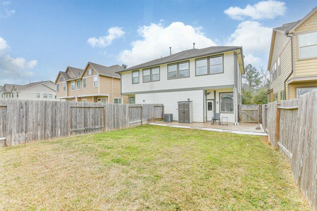 327 Biltmore Loop, Montgomery, TX 77316