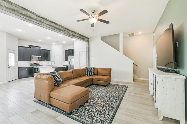 327 Biltmore Loop, Montgomery, TX 77316