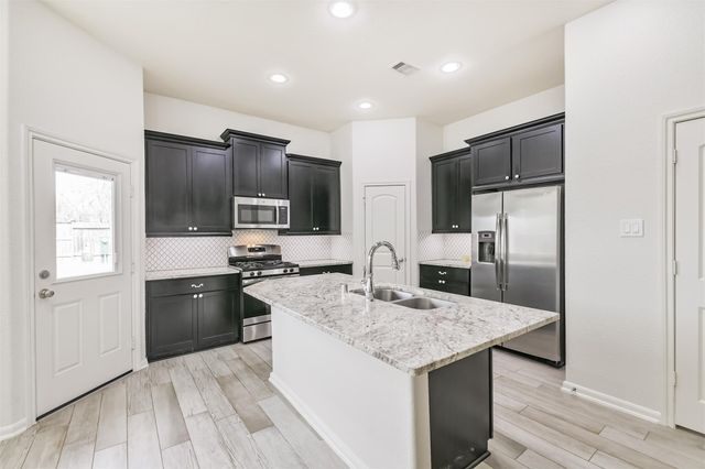 327 Biltmore Loop, Montgomery, TX 77316