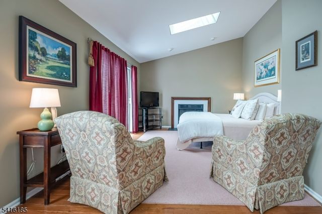 1 Pinehurst Dr, Washington Twp., NJ 07882