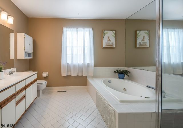 1 Pinehurst Dr, Washington Twp., NJ 07882