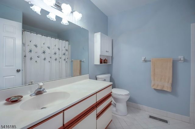 1 Pinehurst Dr, Washington Twp., NJ 07882