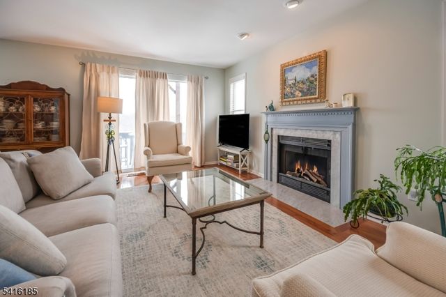 1 Pinehurst Dr, Washington Twp., NJ 07882