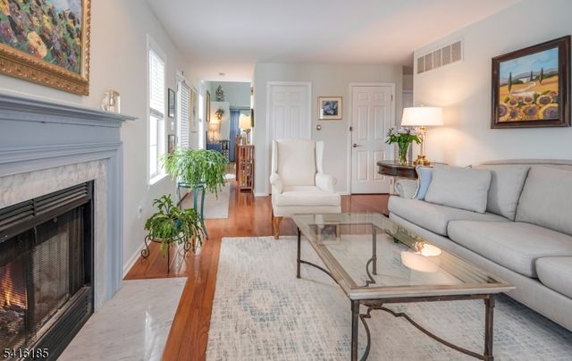 1 Pinehurst Dr, Washington Twp., NJ 07882