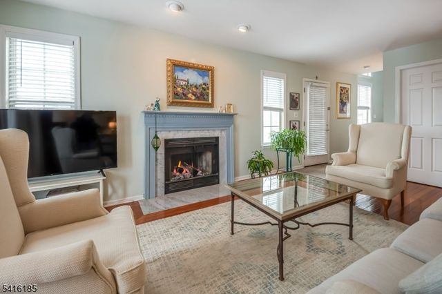 1 Pinehurst Dr, Washington Twp., NJ 07882