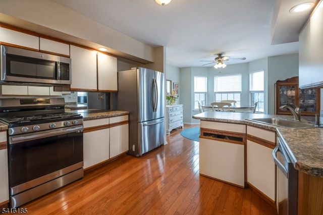 1 Pinehurst Dr, Washington Twp., NJ 07882