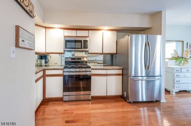 1 Pinehurst Dr, Washington Twp., NJ 07882