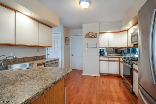 1 Pinehurst Dr, Washington Twp., NJ 07882