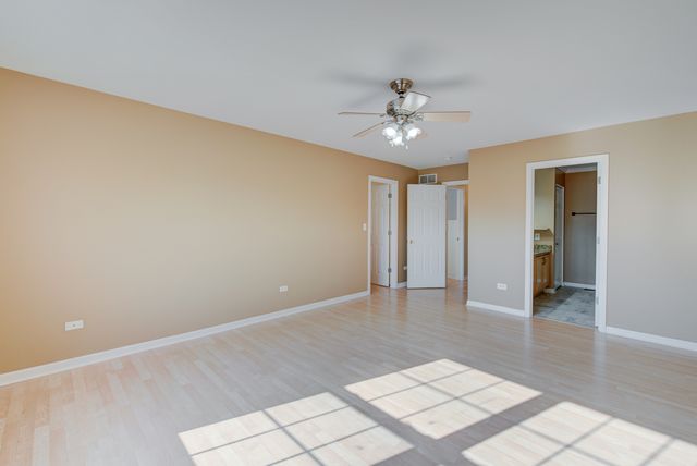 880 Countryfield Lane, Elgin, IL 60120