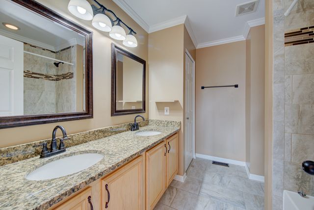 880 Countryfield Lane, Elgin, IL 60120