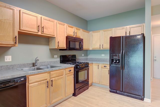 880 Countryfield Lane, Elgin, IL 60120