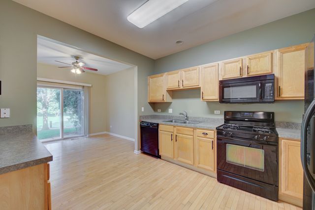 880 Countryfield Lane, Elgin, IL 60120