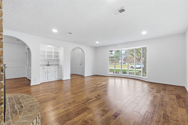 401 Monti Drive, Lewisville, TX 75057