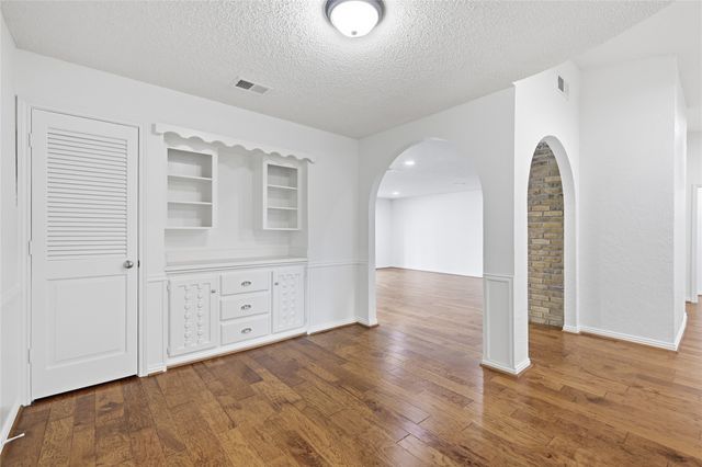 401 Monti Drive, Lewisville, TX 75057