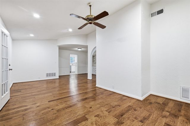 401 Monti Drive, Lewisville, TX 75057