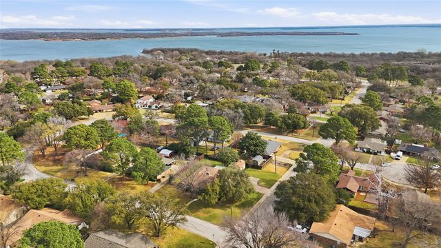 401 Monti Drive, Lewisville, TX 75057